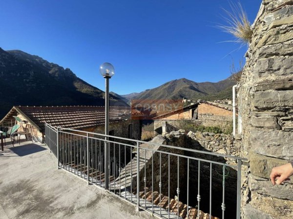 casa indipendente in vendita a Castelbianco in zona Vesallo