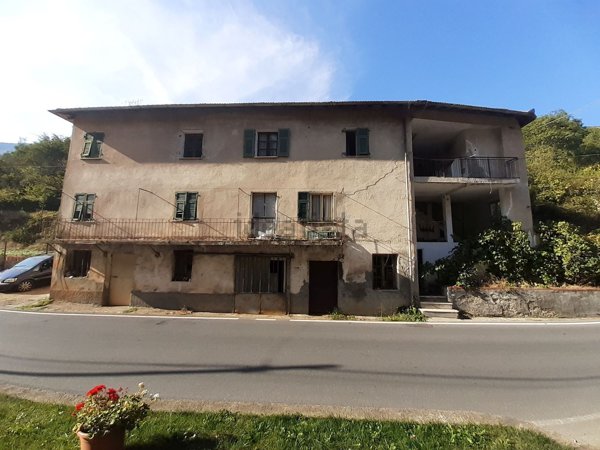 casa indipendente in vendita a Castelbianco in zona Vesallo
