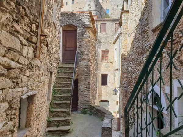 casa indipendente in vendita a Castelvecchio di Rocca Barbena