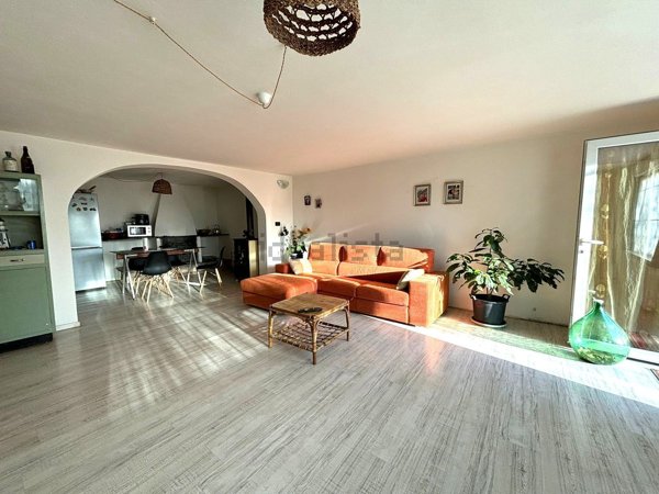 casa indipendente in vendita a Castelvecchio di Rocca Barbena