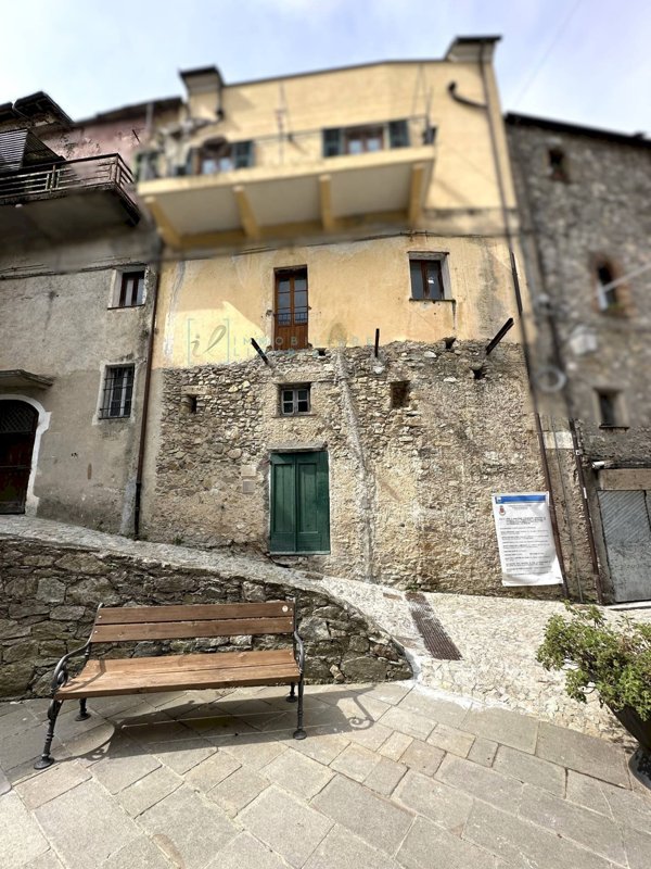 casa indipendente in vendita a Castelvecchio di Rocca Barbena