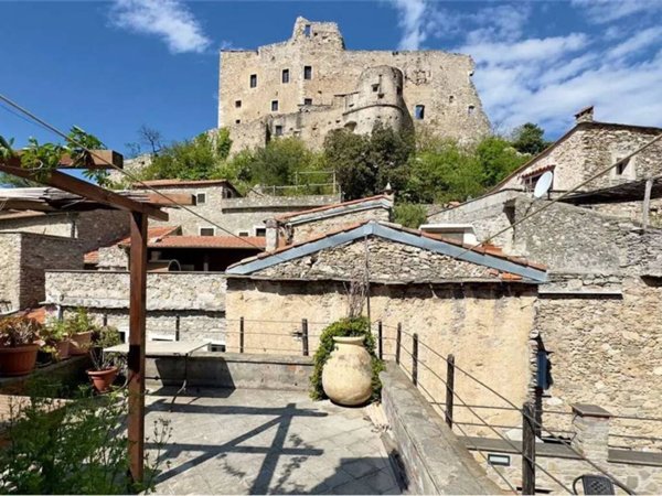 casa indipendente in vendita a Castelvecchio di Rocca Barbena