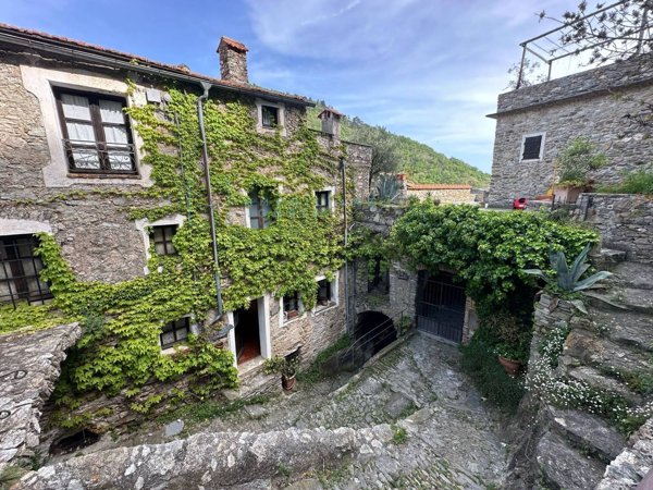 casale in vendita a Castelvecchio di Rocca Barbena