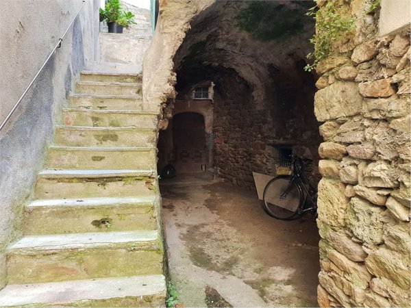 pentavano in vendita a Castelvecchio di Rocca Barbena