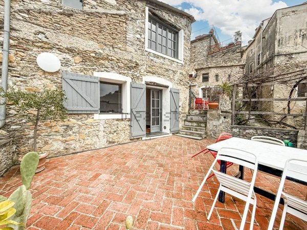 esavano in vendita a Castelvecchio di Rocca Barbena