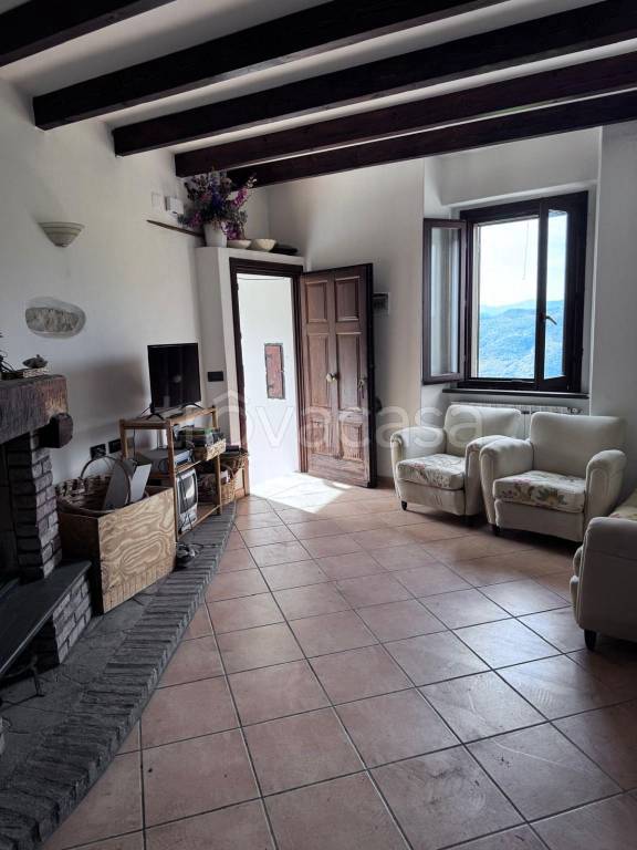 casa indipendente in vendita a Castelvecchio di Rocca Barbena in zona Vecersio