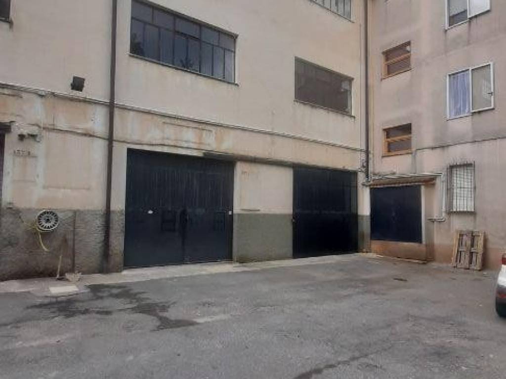 locale commerciale in vendita a Celle Ligure in zona Pecorile