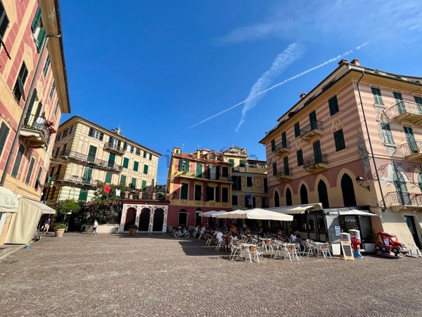 locale commerciale in vendita a Celle Ligure