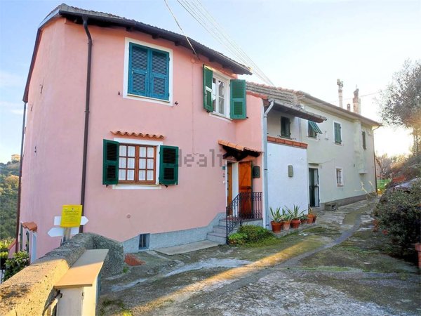 casa indipendente in vendita a Celle Ligure in zona Costa