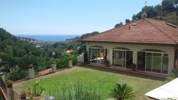 casa indipendente in vendita a Celle Ligure
