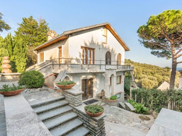 casa indipendente in vendita a Celle Ligure in zona Pecorile