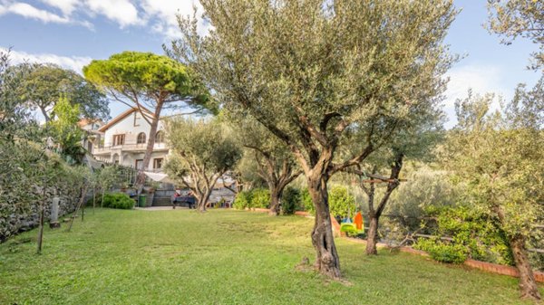 casa indipendente in vendita a Celle Ligure
