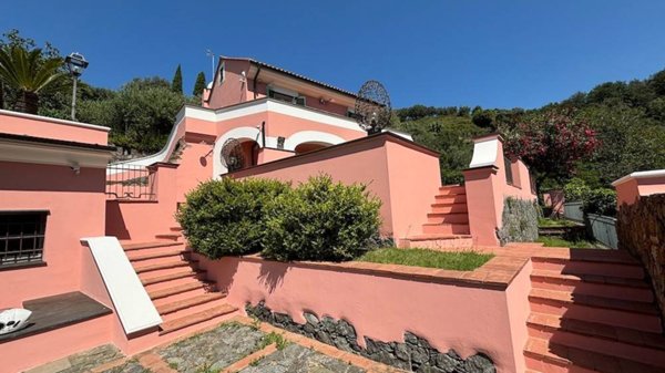 casa indipendente in vendita a Celle Ligure in zona Pecorile