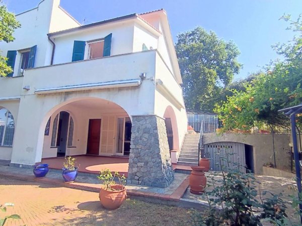 casa indipendente in vendita a Celle Ligure in zona Pecorile