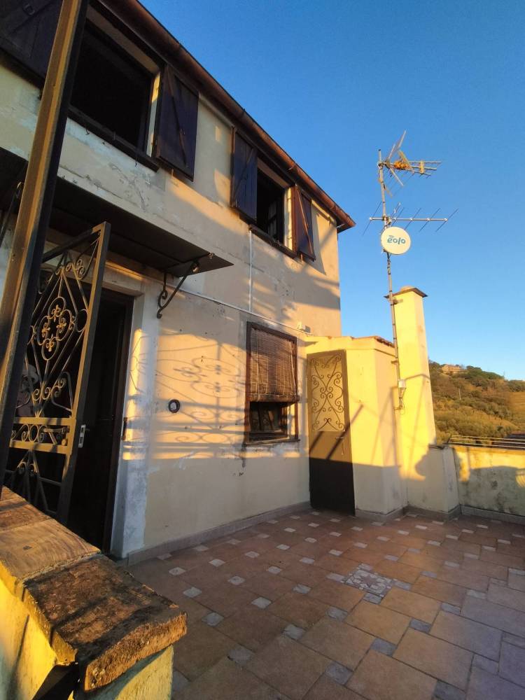 appartamento in vendita a Celle Ligure in zona Costa