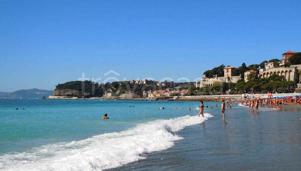 appartamento in vendita a Celle Ligure in zona Costa
