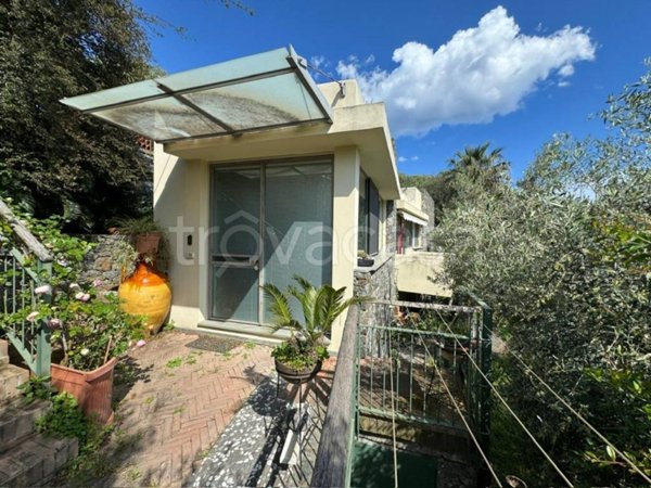 casa indipendente in vendita a Celle Ligure in zona Cassisi