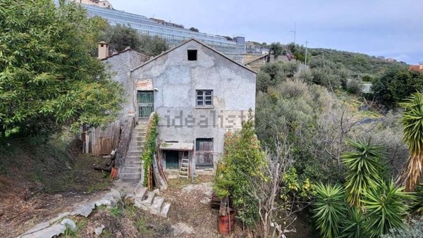pentavano in vendita a Celle Ligure