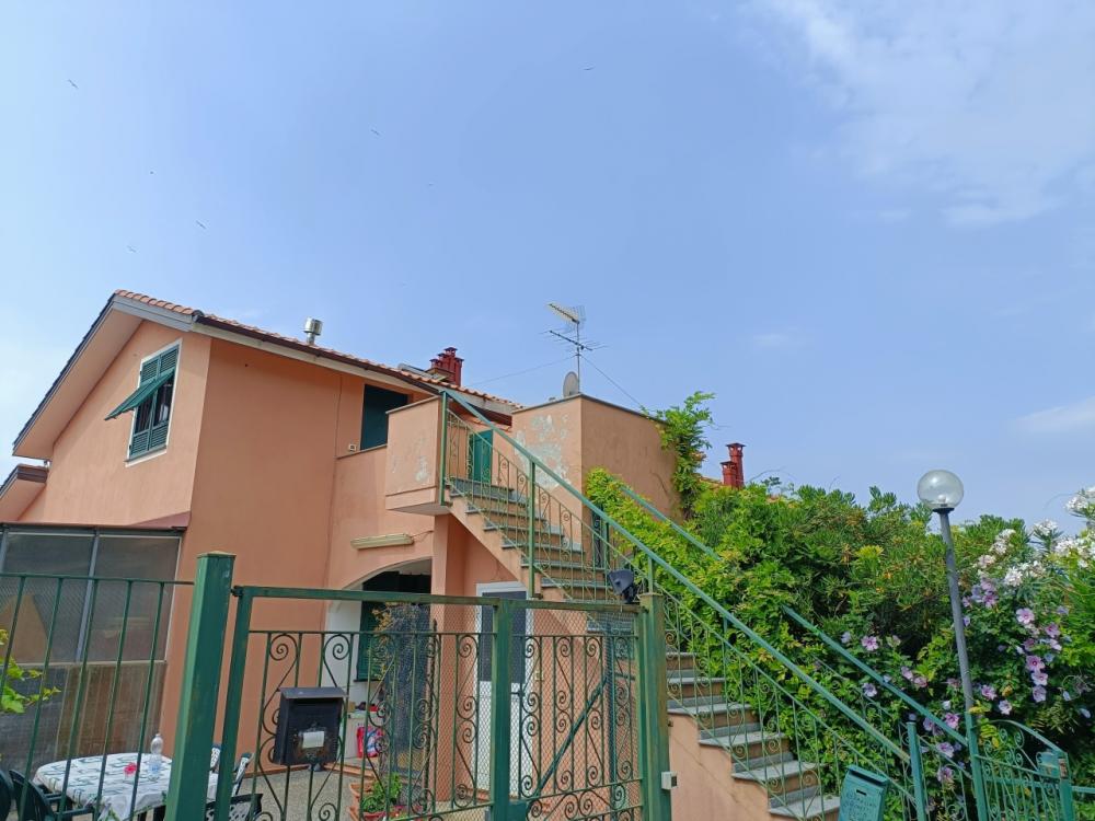 appartamento in vendita a Celle Ligure in zona Costa