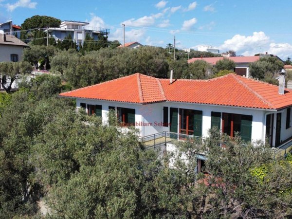 casa indipendente in vendita a Celle Ligure in zona Pecorile