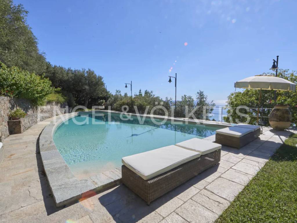 casa indipendente in vendita a Celle Ligure in zona Pecorile