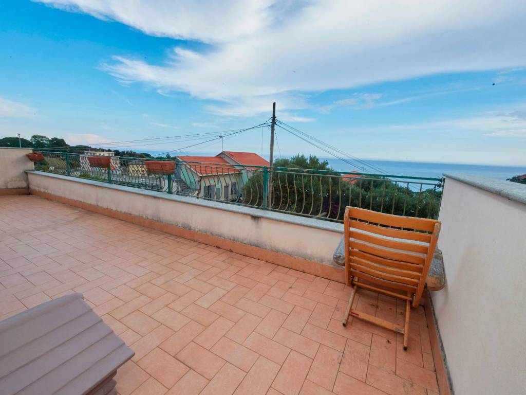 appartamento in vendita a Celle Ligure in zona Pecorile
