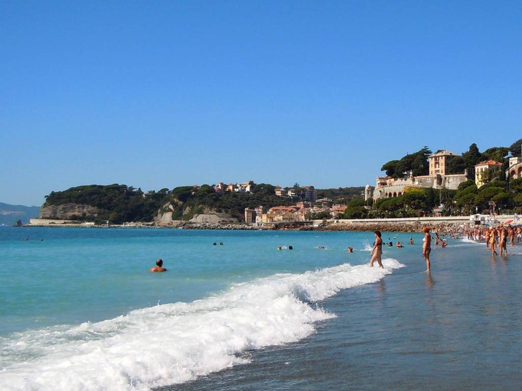 appartamento in vendita a Celle Ligure in zona Costa
