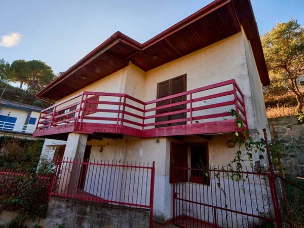 casa indipendente in vendita a Celle Ligure in zona Pecorile