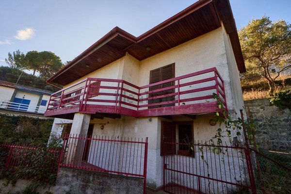 casa indipendente in vendita a Celle Ligure in zona Pecorile