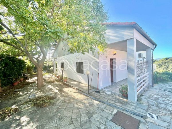 casa indipendente in vendita a Celle Ligure in zona Pecorile