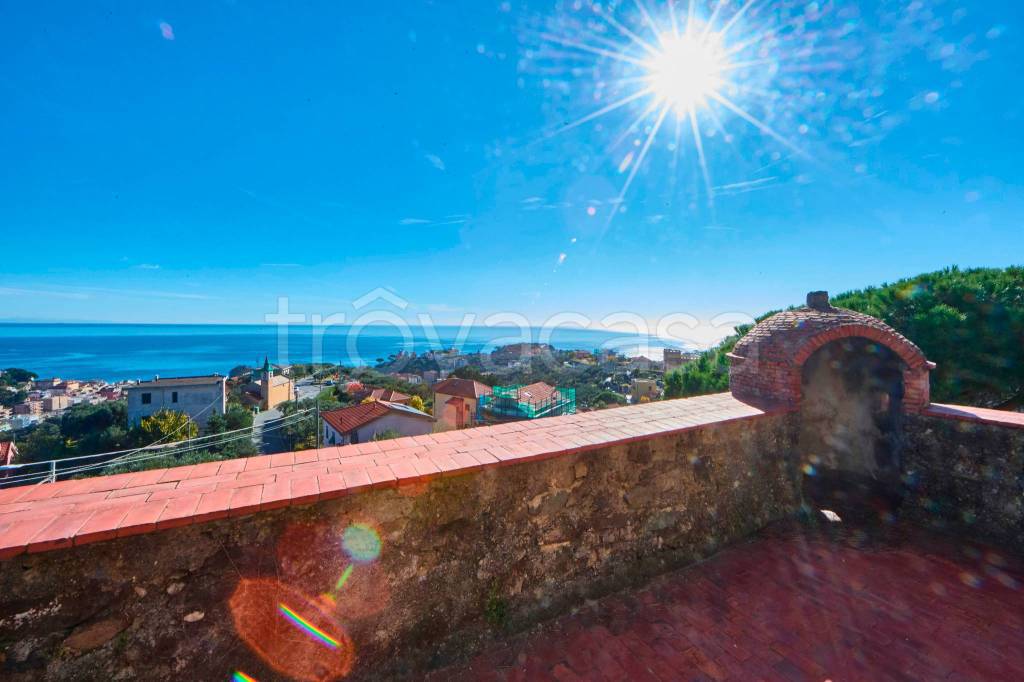 casa indipendente in vendita a Celle Ligure in zona Cassisi