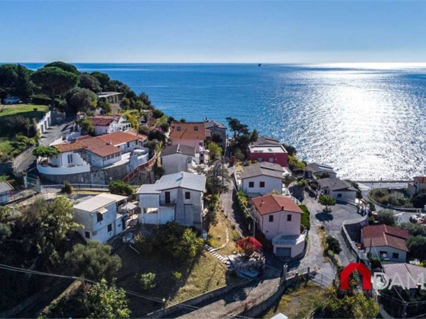 casa indipendente in vendita a Celle Ligure in zona Pecorile