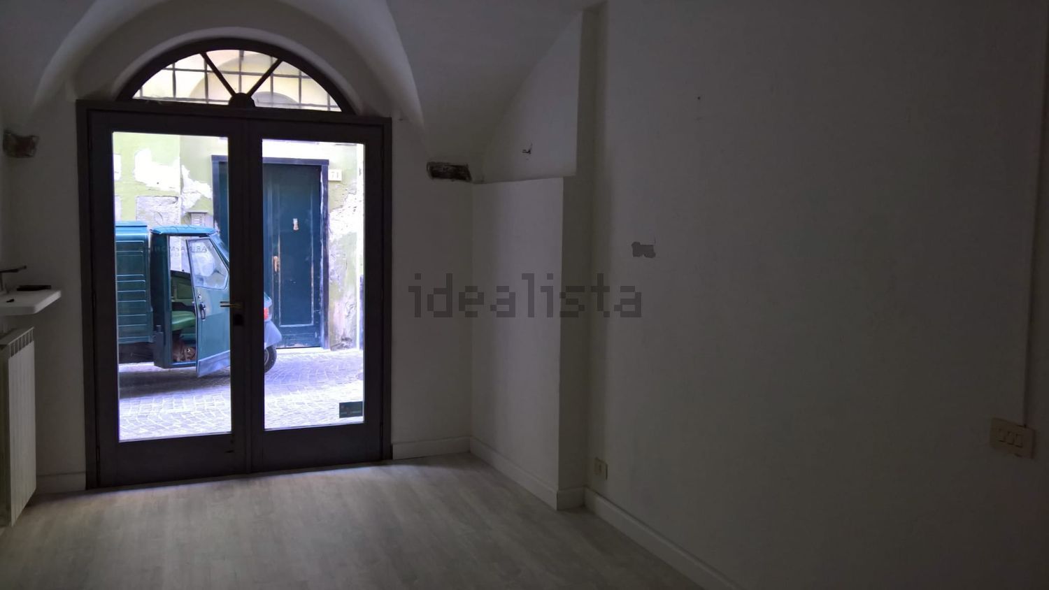 locale commerciale in vendita a Celle Ligure