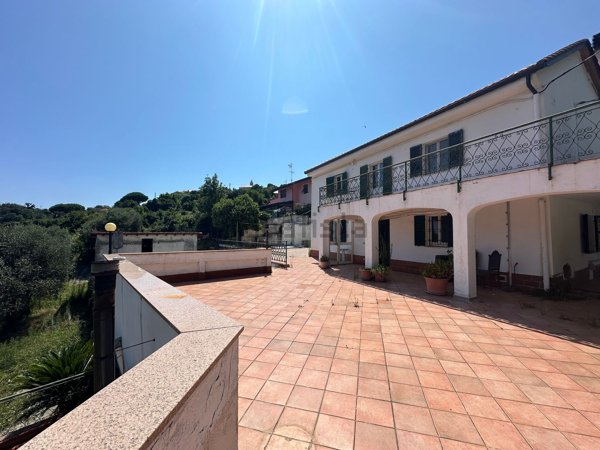 casa indipendente in vendita a Celle Ligure