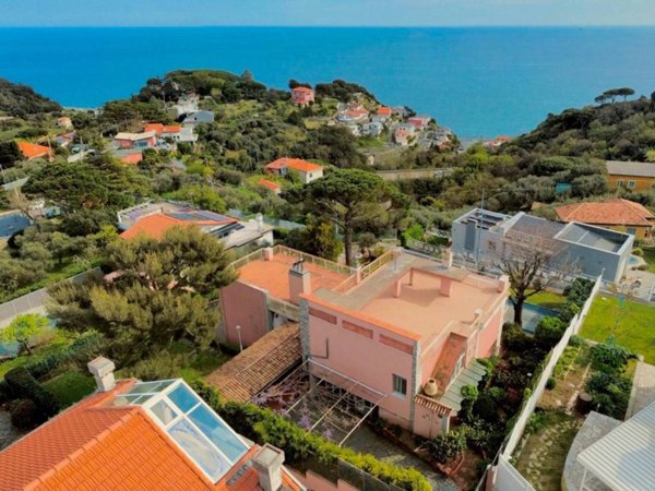 casa indipendente in vendita a Celle Ligure in zona Pecorile