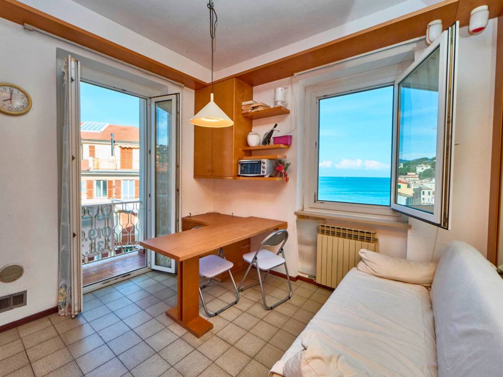 appartamento in vendita a Celle Ligure in zona Pecorile