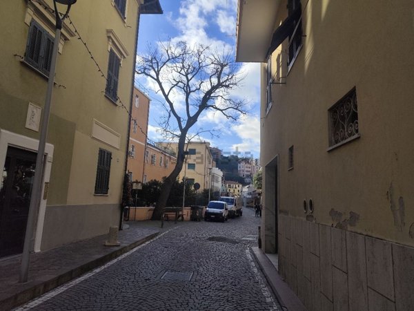 locale commerciale in vendita a Celle Ligure