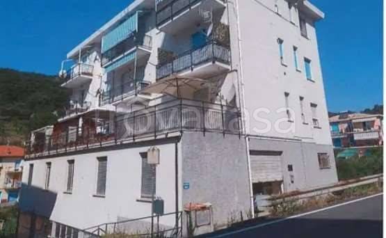 locale commerciale in vendita a Celle Ligure in zona Sanda