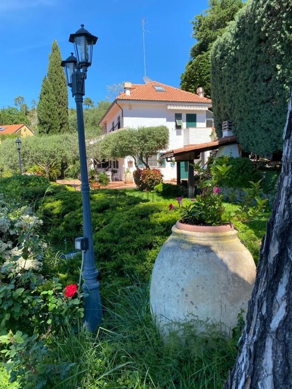 casa indipendente in vendita a Celle Ligure