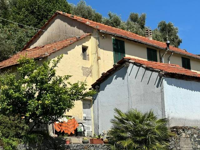 casa indipendente in vendita a Celle Ligure in zona Pecorile