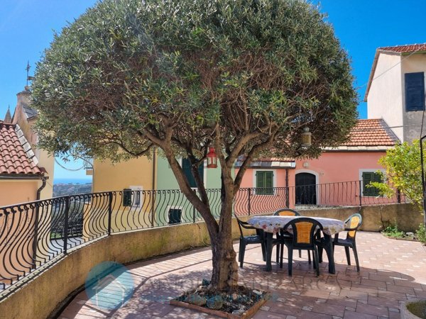 casa indipendente in vendita a Celle Ligure in zona Costa