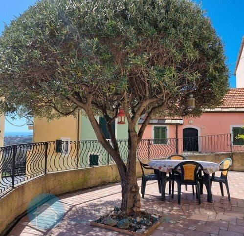 casa indipendente in vendita a Celle Ligure in zona Pecorile
