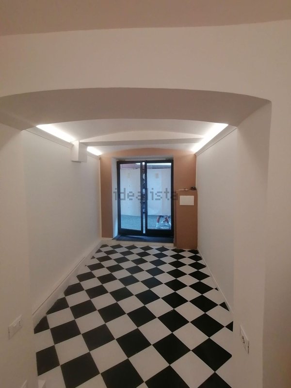 locale commerciale in vendita a Celle Ligure