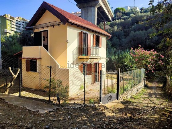 casa indipendente in vendita a Celle Ligure
