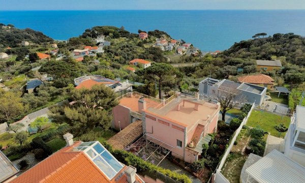 casa indipendente in vendita a Celle Ligure in zona Pecorile