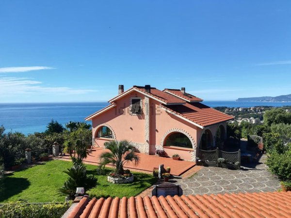 casa indipendente in vendita a Celle Ligure