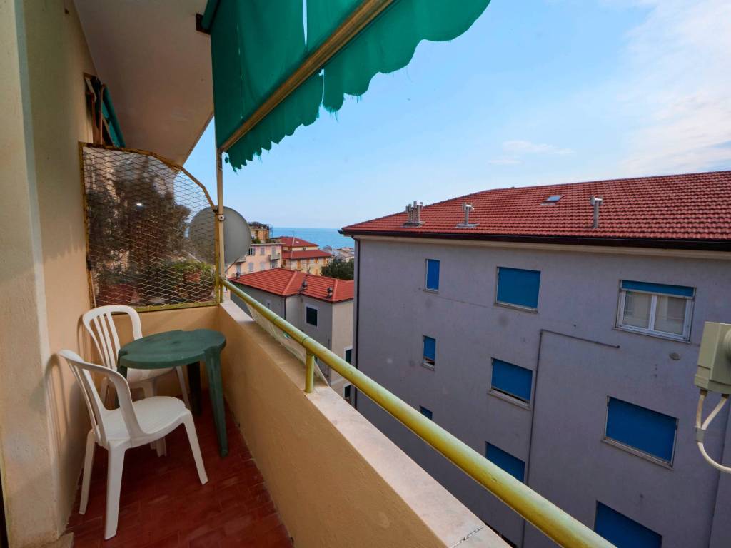 appartamento in vendita a Celle Ligure in zona Costa
