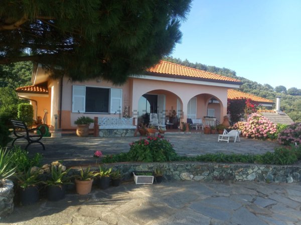 casa indipendente in vendita a Celle Ligure