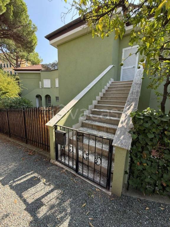 appartamento in vendita a Celle Ligure in zona Pecorile