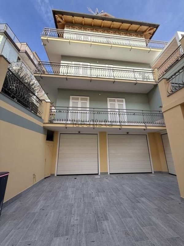 casa indipendente in vendita a Celle Ligure